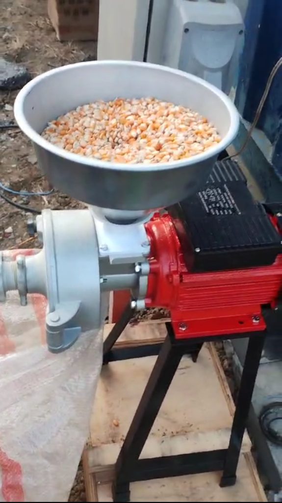 Molino de Granos Secos y Húmedos Model 160 con capacidad 60 KG/h para maíz y arroz